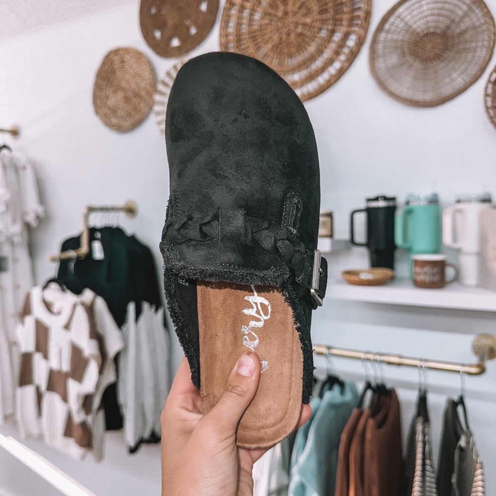 Black Clogs - Picture 2 of 3